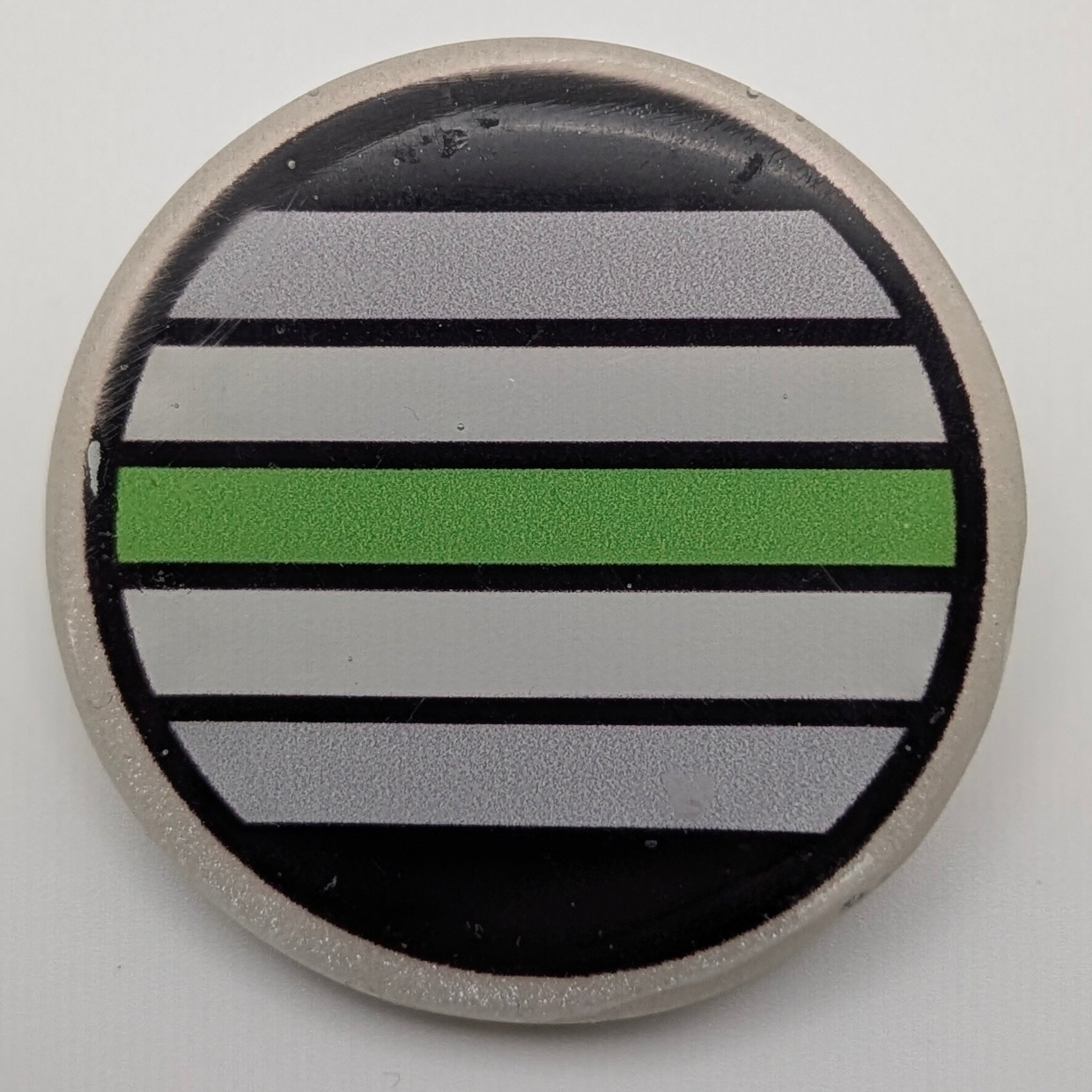 PRIDE FLAG ROUND PIN 1.5" - Agender